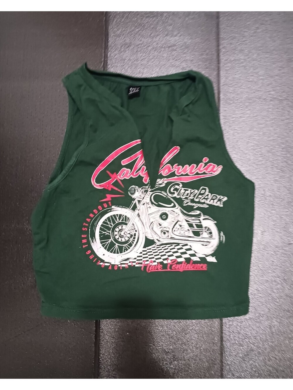Top  Crop T- Shirt  Women's Dark Green  Red & white size  small- Medium